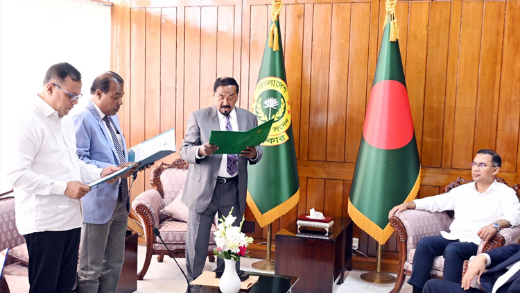 শপথ নিলেন নবনির্বাচিত দুই সংসদ সদস্য