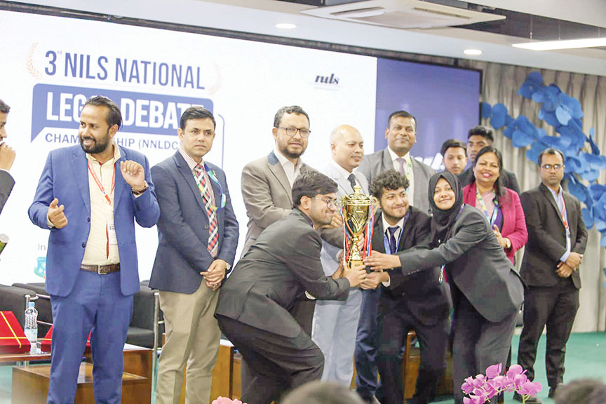আইনের শিক্ষার্থীদের যুক্তিতর্কের লড়াই, চ্যাম্পিয়ন ইউএপির দল
