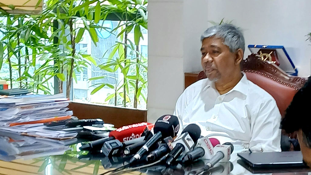 সবকিছু ভুলে কর্মীদের দেশের স্বার্থে কাজ করতে আহ্বান এনবিআর চেয়ারম্যানের