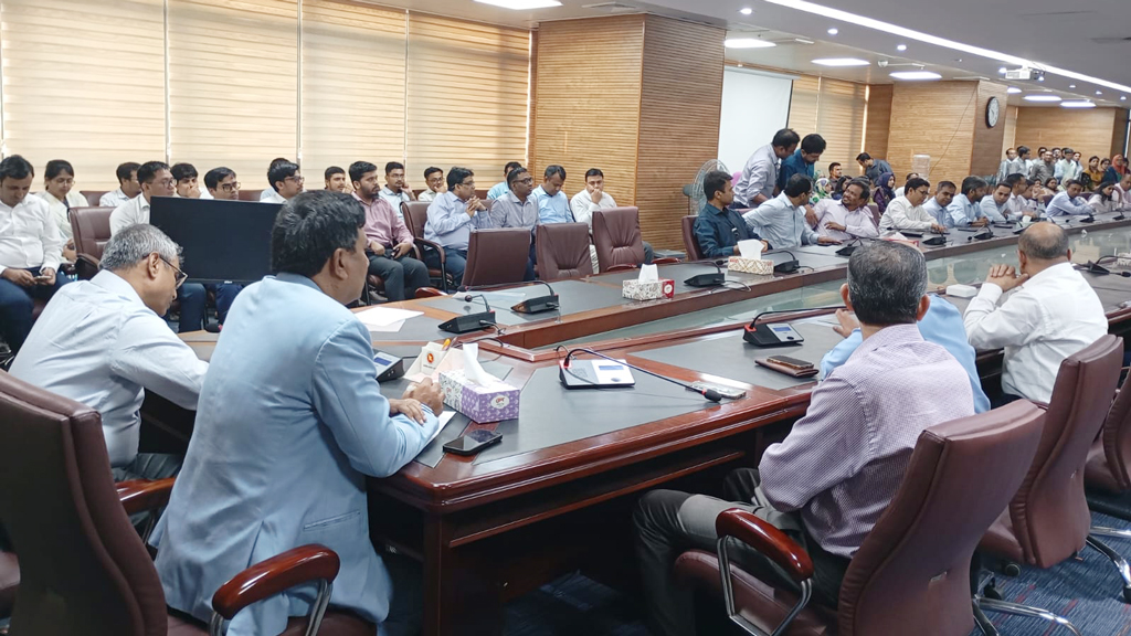 মঙ্গলবার থেকে আন্দোলনে নামছেন এনবিআর কর্মকর্তা-কর্মচারীরা