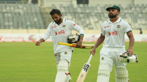 সাদমানের সেঞ্চুরির অপেক্ষায় দিন পার বাংলাদেশের