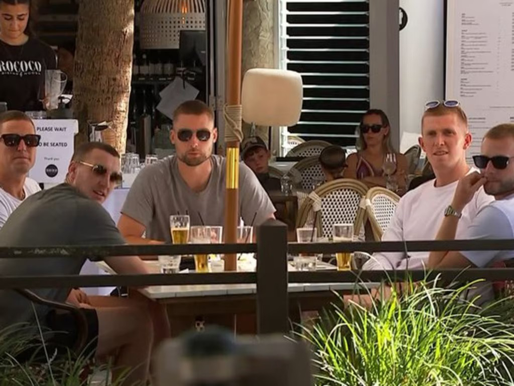 ক্রিকেটারদের বিরুদ্ধে মদ্যপানের অভিযোগ, কী বলছে ইংল্যান্ড