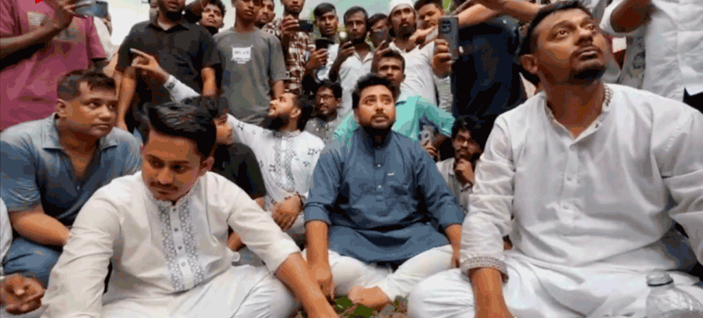 শ্রীমঙ্গলের পর হবিগঞ্জেও পুলিশের বাধা, এবার সড়কে বসে পড়লেন এনসিপি নেতারা