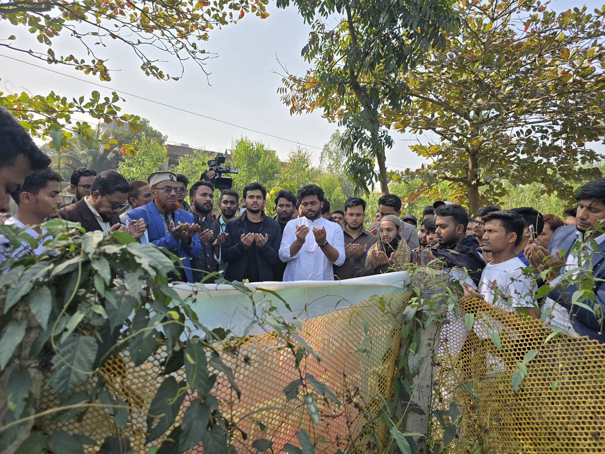 শহীদ ইশমামের কবর জিয়ারতের মাধ্যমে এনসিপির নির্বাচনী পদযাত্রা শুরু