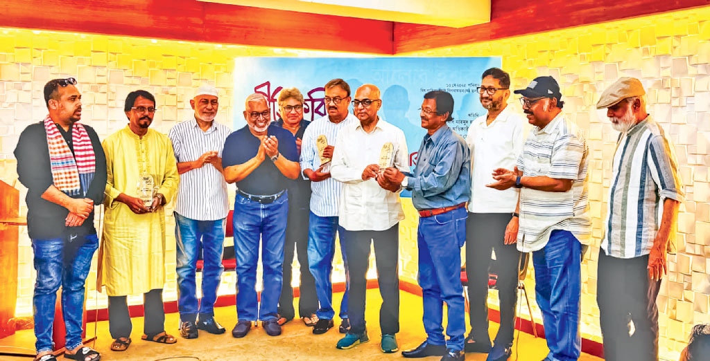 তিন গীতিকবিকে সম্মাননা দিল গীতিকবি সংঘ