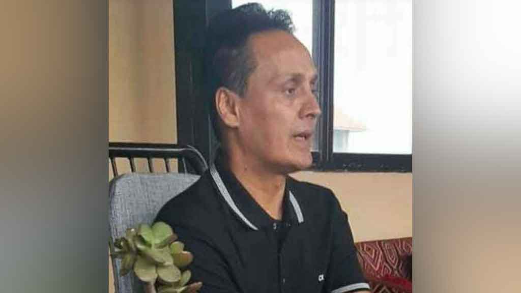 রিমান্ডে নেওয়া গোয়েন্দা সংস্থার কথিত এজেন্টকে বিমানবন্দরে অভ্যর্থনা জানান এক পুলিশ কর্মকর্তা