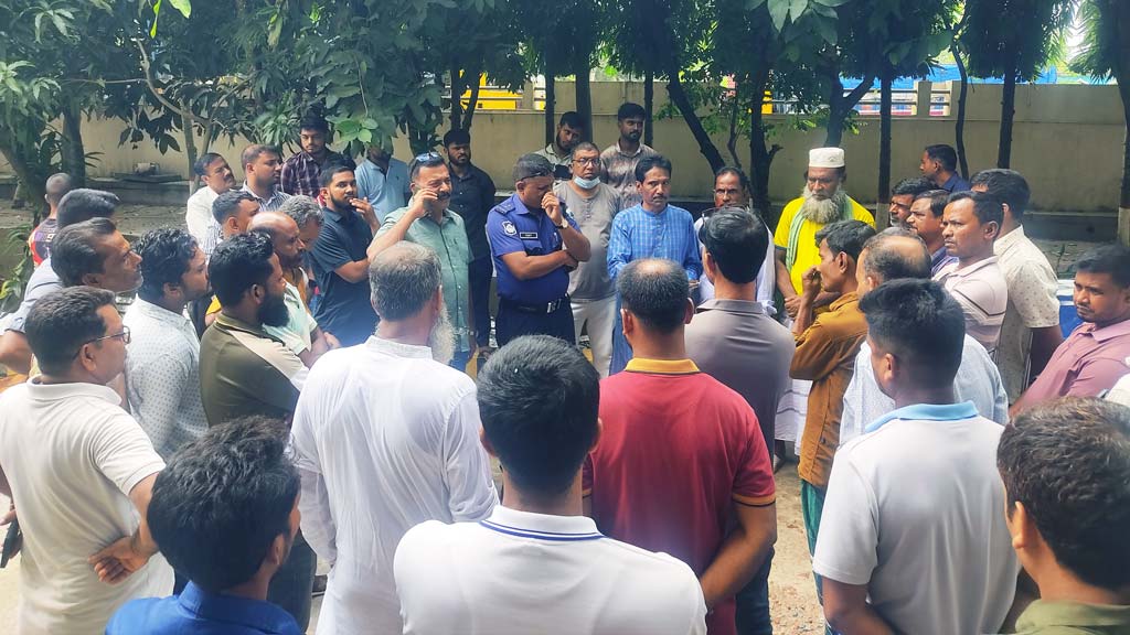 কামারখন্দে প্রতিবন্ধী যুবক হত্যার অভিযোগে বিক্ষোভ, এসিআই ফ্যাক্টরি বন্ধ