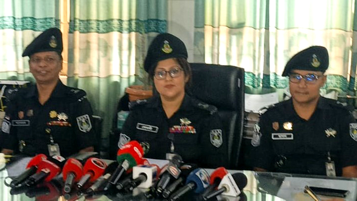 এসএসসির প্রশ্ন ফাঁসের গুজব ছড়িয়ে প্রতারণার অভিযোগে গ্রেপ্তার ২