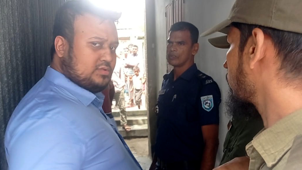 নামজারি সংক্রান্ত প্রশ্ন করায় ক্ষুব্ধ এসিল্যান্ড, আচমকা সাংবাদিকের বাড়িতে মাদকের অভিযান