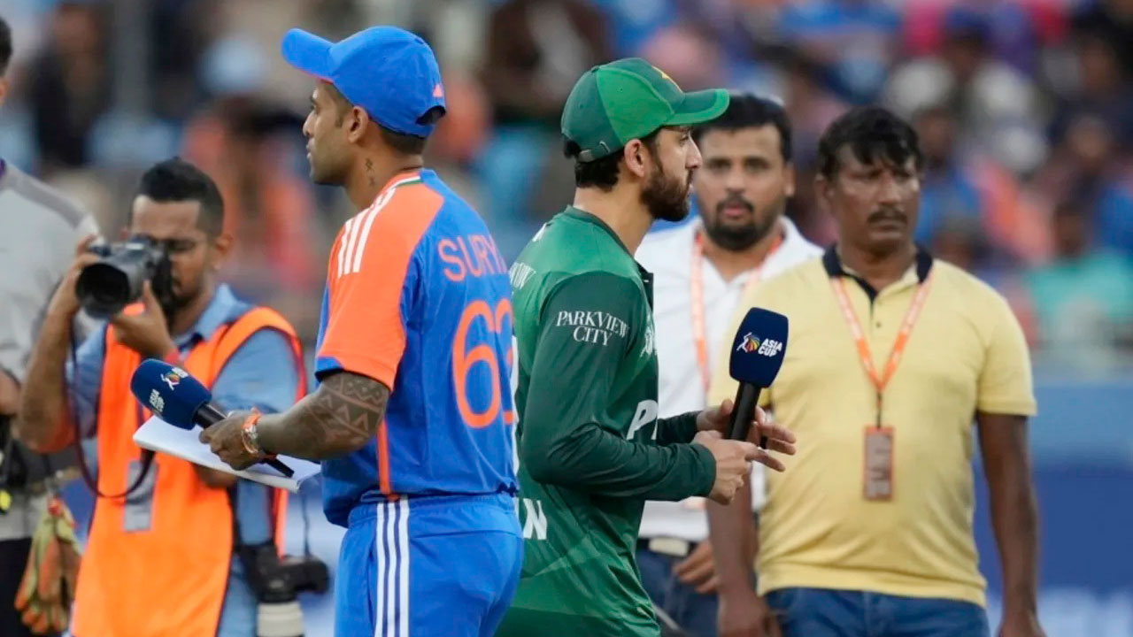 দুবাইয়ে ম্যাচ শেষ ভারত-পাকিস্তানের এমনটা করার কারণ কী