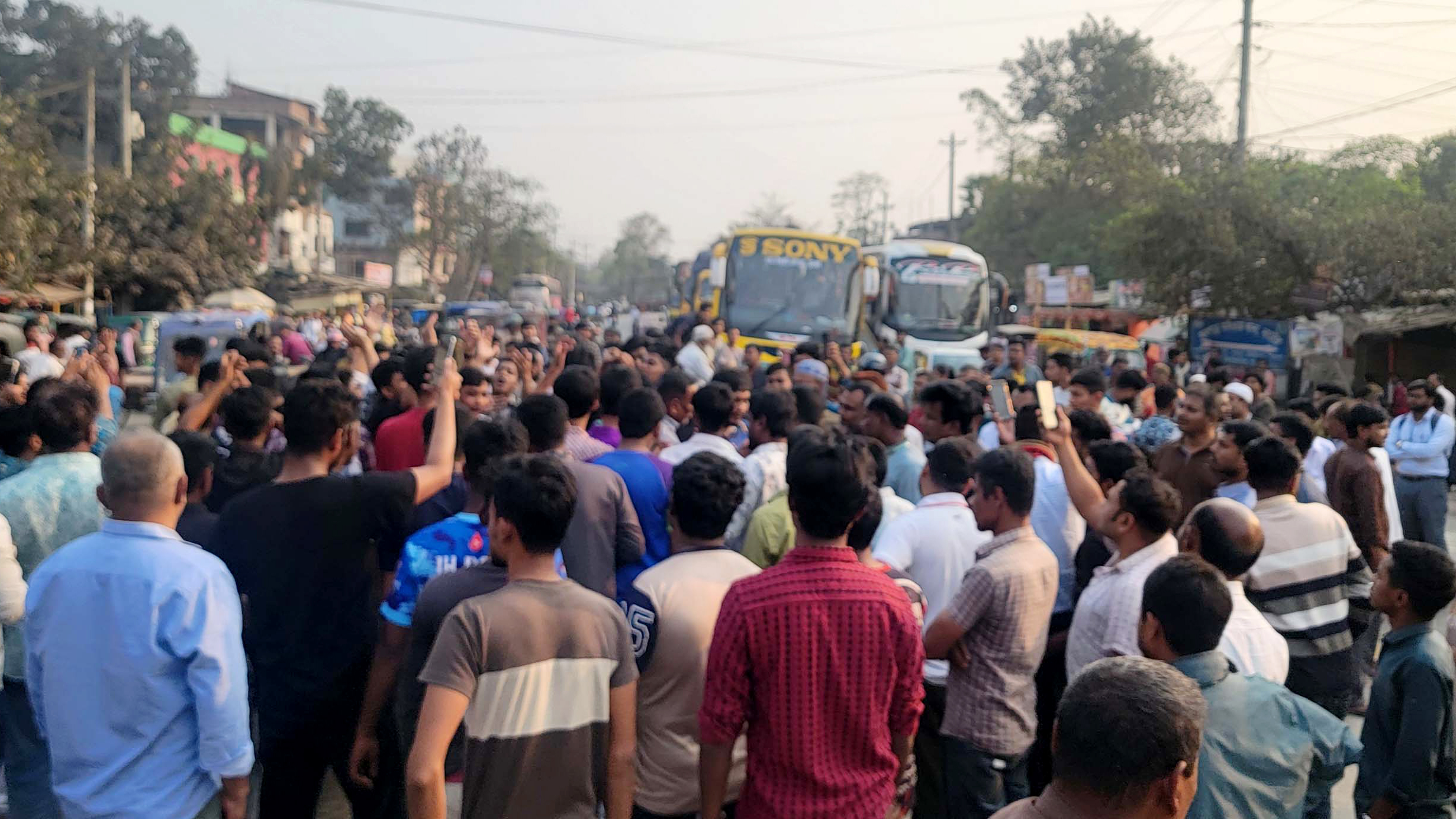 বড়াইগ্রামে পরীক্ষায় অকৃতকার্য হয়ে কলেজছাত্রের আত্মহত্যা, প্রতিবাদে শিক্ষার্থীদের মহাসড়ক অবরোধ