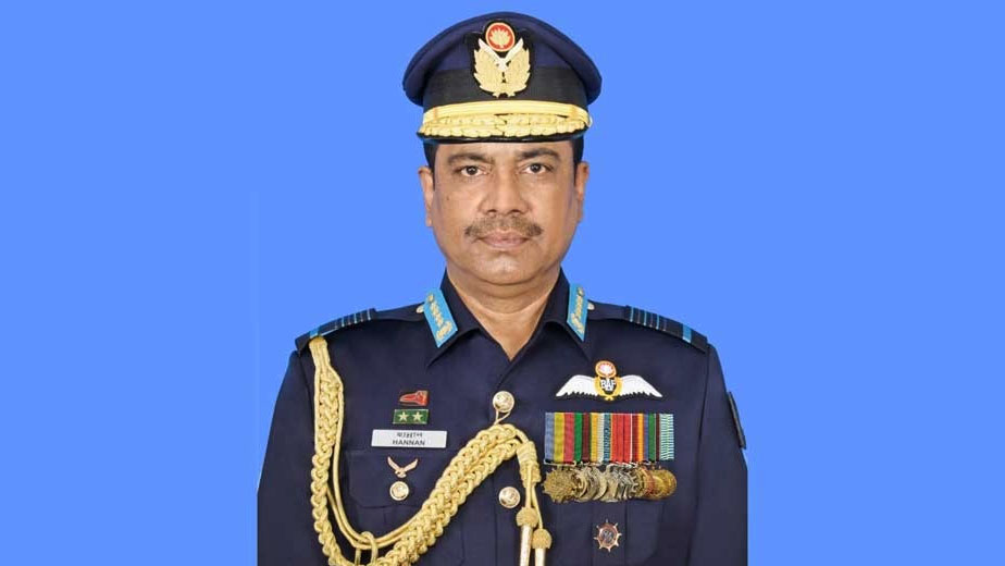 সাবেক বিমানবাহিনী প্রধান আব্দুল হান্নান ও তাঁর স্ত্রী-পুত্রের ৩৮টি ব্যাংক হিসাব অবরুদ্ধ