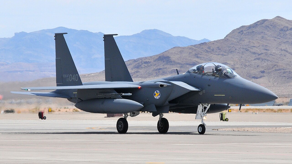 ছবি তুলতে ব্যস্ত পাইলট, দুই যুদ্ধবিমানের সংঘর্ষে ক্ষতি ৬ লাখ ডলার