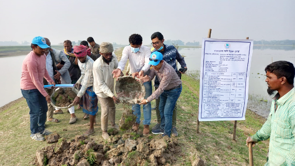 সুনামগঞ্জে ফসল রক্ষা বাঁধের কাজ শুরু