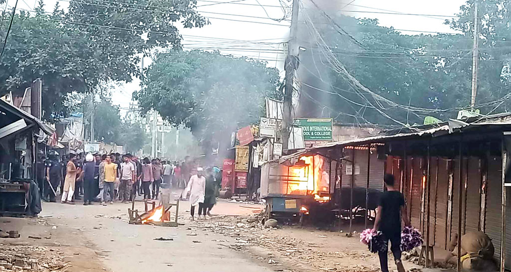 সাভারে বিশ্ববিদ্যালয়ছাত্রকে মারধরের পর মৃত্যু, শতাধিক দোকানে হামলা-ভাঙচুর