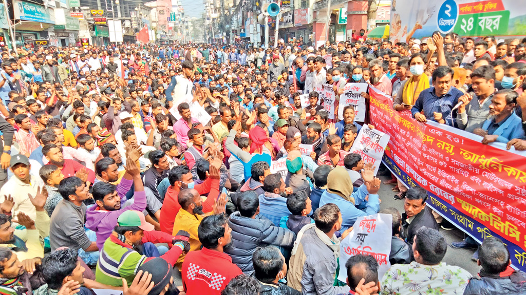 ইজিবাইকের চালকদের বিক্ষোভ, অবরোধ