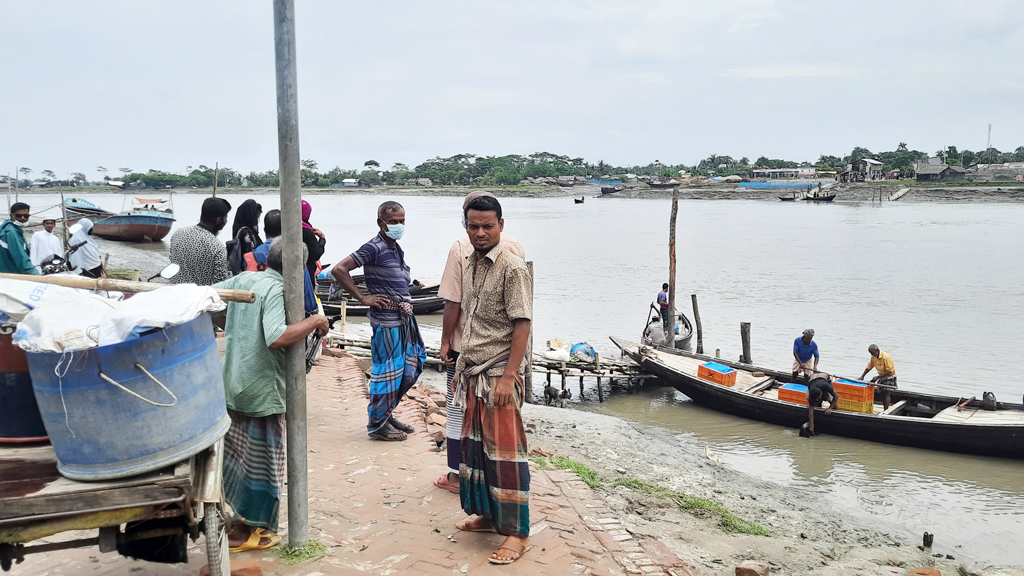 উধাও ঘাট, বিলীন হচ্ছে ফেরি