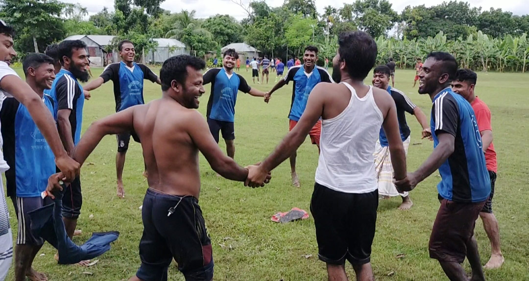 ১৫ বছর পর আক্ষেপ মেটাল বিবাহিতরা