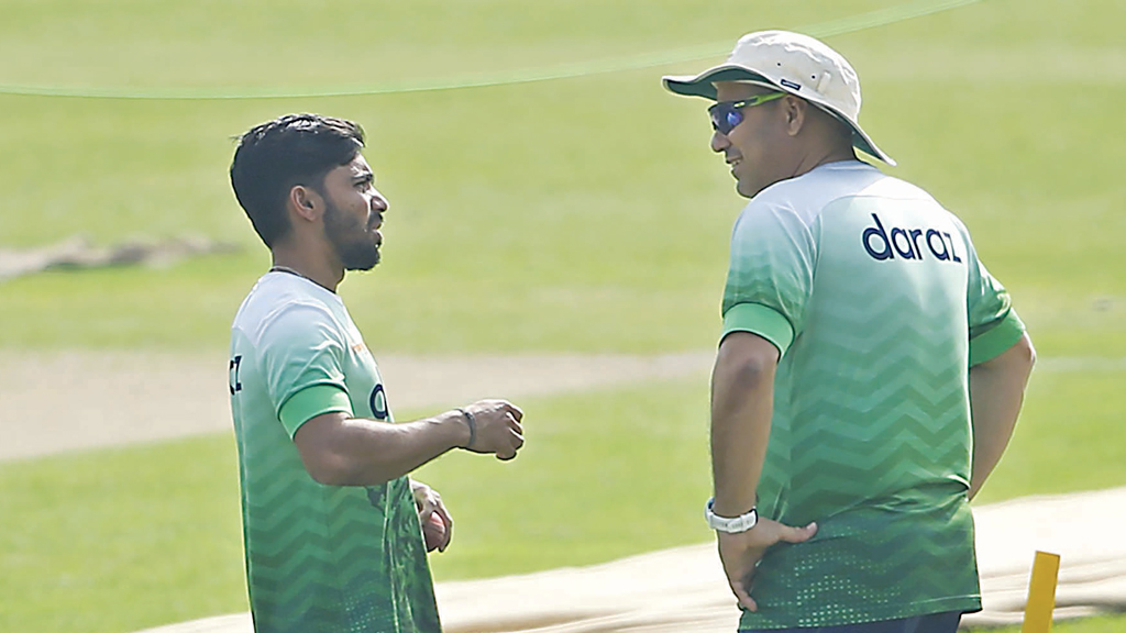 মিরপুরে একটু স্বস্তির খোঁজে বাংলাদেশ