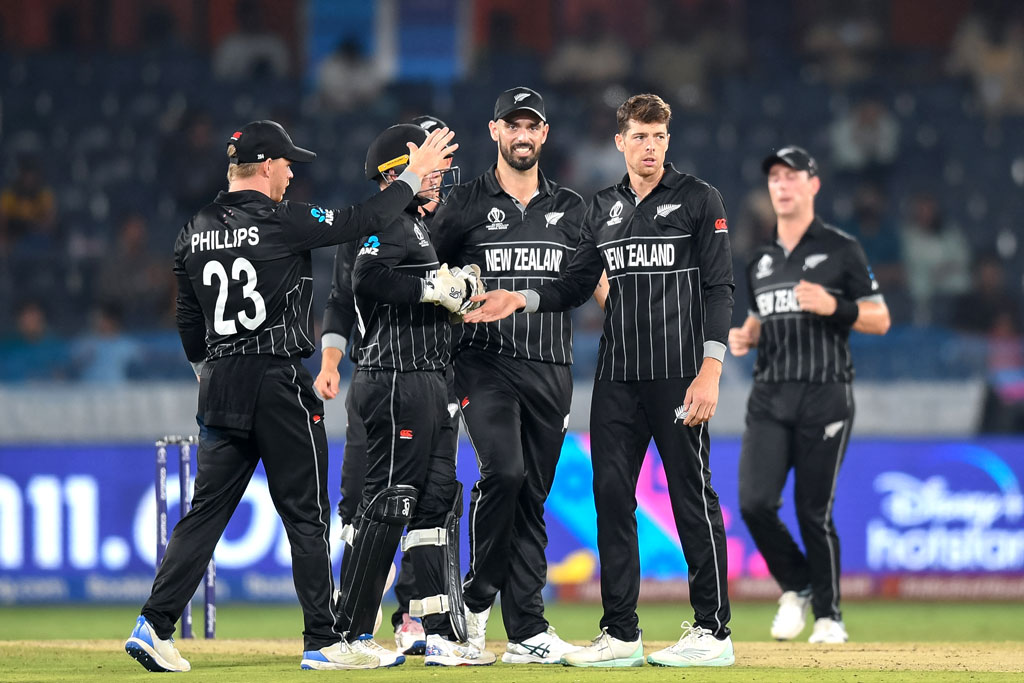 নেদারল্যান্ডসকে হারিয়ে এই বিশ্বকাপে টানা দ্বিতীয় জয় তুলে নিয়েছেন কিউইরা। ছবি: এএফপি