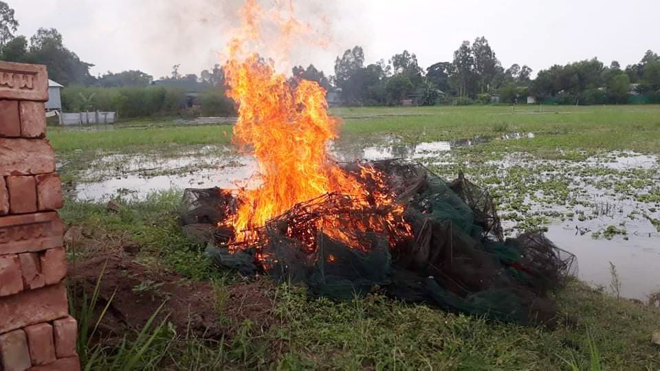 বন্দরে ইলিশ মাছ ও নিষিদ্ধ কারেন্ট জাল জব্দ