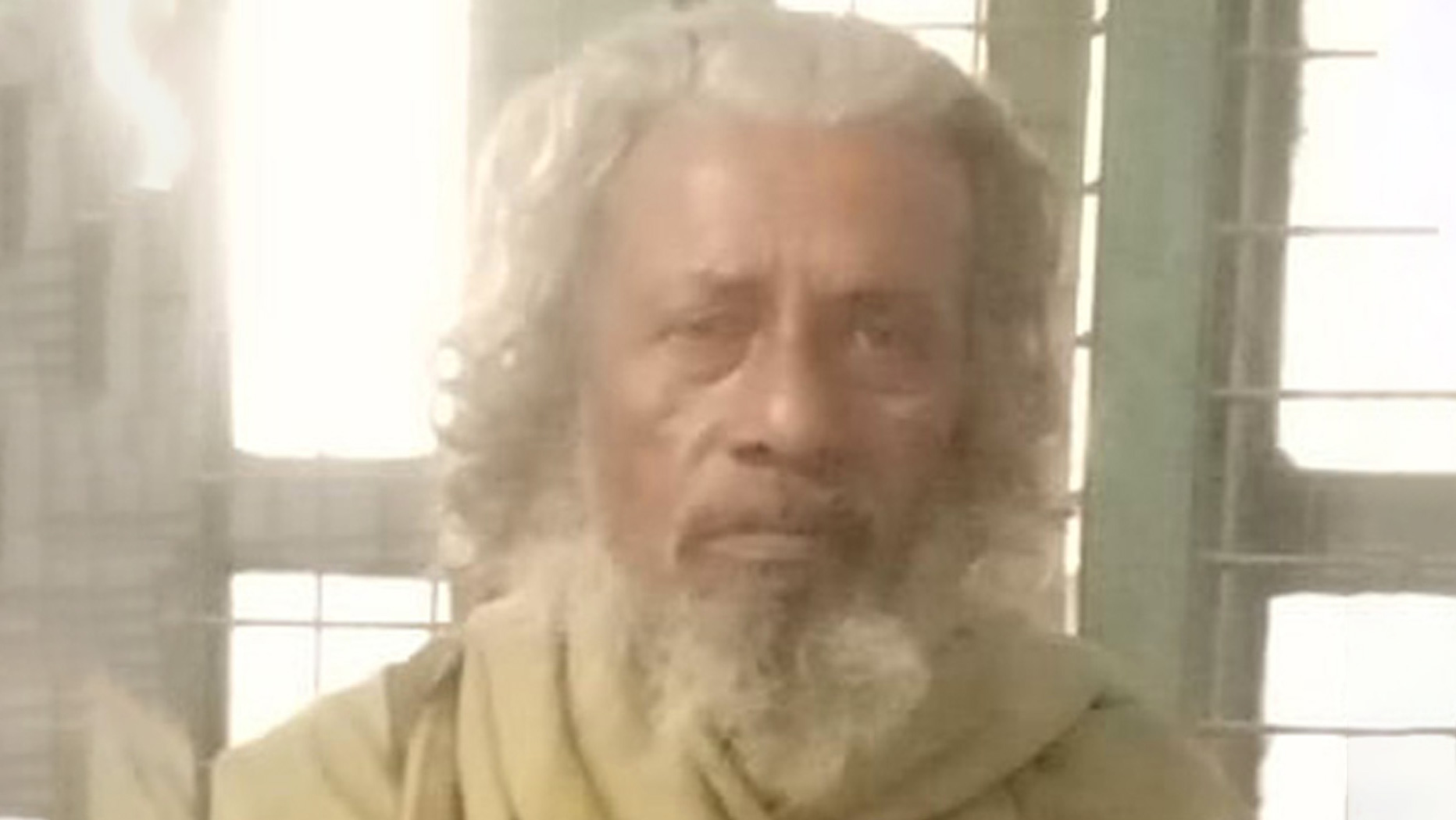 মামলা করে বিপাকে বৃদ্ধ, ভাতিজাদের হুমকিতে বাড়ি ছাড়া