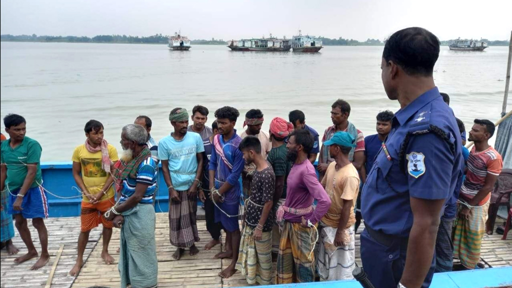 শিবচরে ৩৩ জেলের এক বছরের কারাদণ্ড