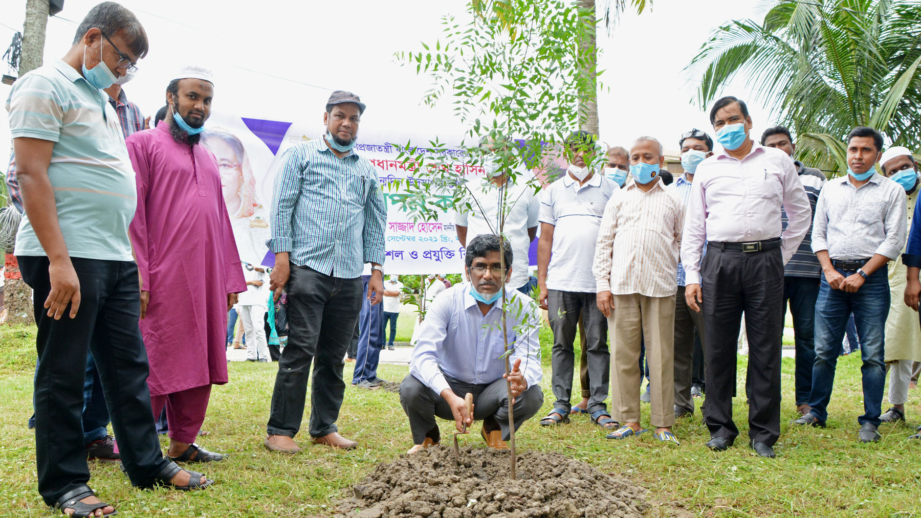 প্রধানমন্ত্রীর জন্মদিনে কুয়েটে বৃক্ষরোপণ