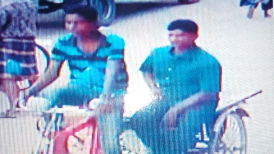 শিক্ষক পরিচয়ে ভ্যান চুরি