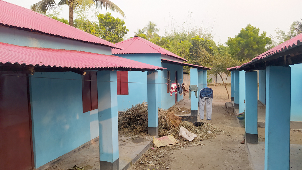 ঘরের জন্য ছাত্রলীগ নেতার টাকা দাবির অভিযোগ