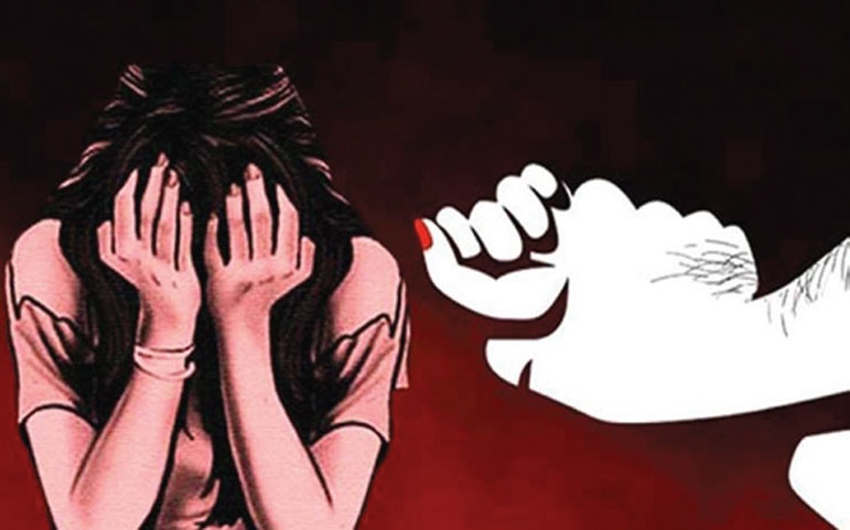 পানি খাওয়ার কথা বলে ঘরে ঢুকে গৃহবধূকে ধর্ষণের চেষ্টা