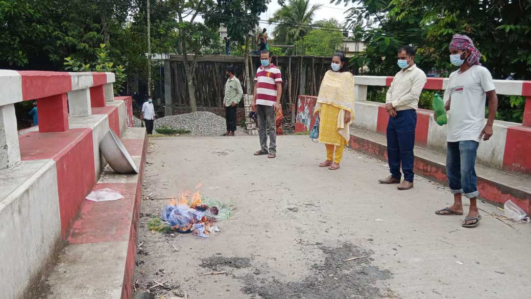 আগৈলঝাড়ায় ৫ হাজার মিটার অবৈধ কারেন্ট জাল জব্দ