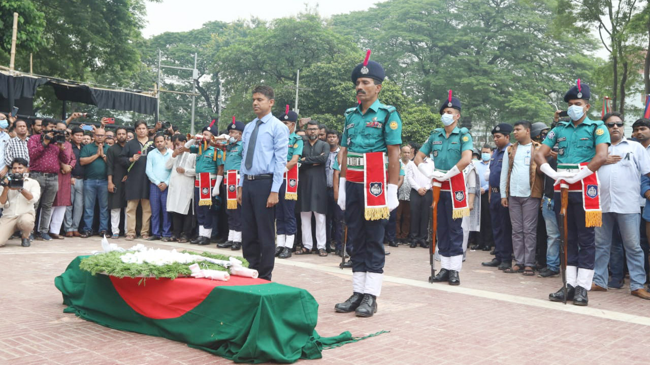 শহীদ মিনারে গাফ্ফার চৌধুরীর মরদেহ