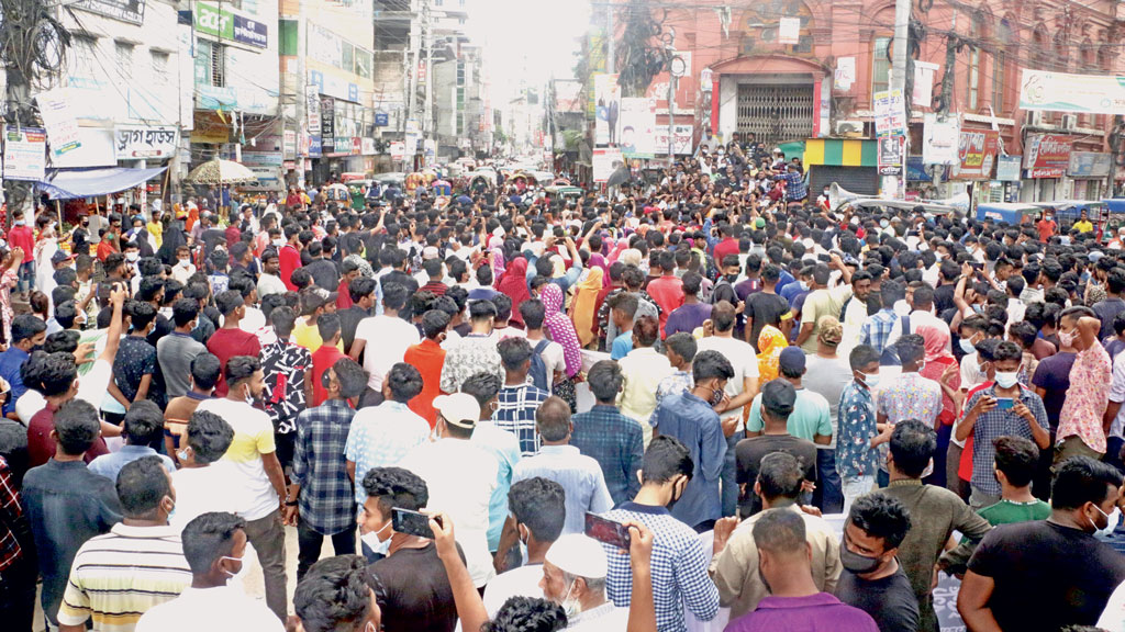 কলেজছাত্র মিথুন হত্যার বিচারের দাবিতে উত্তাল পূবালী চত্বর