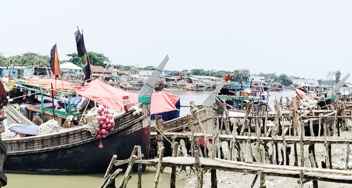 সাগরে সুস্পষ্ট লঘুচাপ, পটুয়াখালীতে মাছ ধরা ট্রলারকে উপকূলে থাকার নির্দেশ