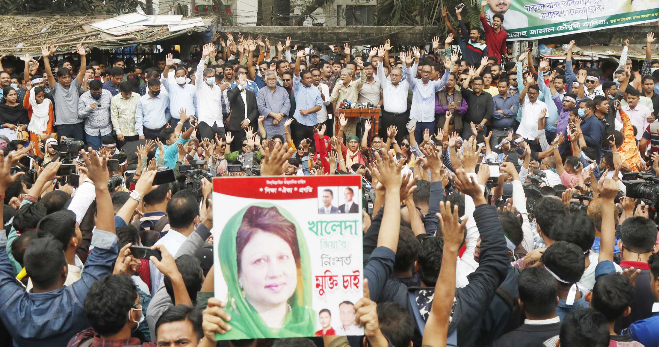 বিএনপির চেয়ারপারসন বেগম খালেদা জিয়ার মুক্তি ও বিদেশে সুচিকিৎসার দাবিতে ছাত্রদল আয়োজিত বিক্ষোভ সমাবেশে বক্তব্য রাখেন বিএনপির মহাসচিব মির্জা ফখরুল ইসলাম আলমগীর। জাতীয় প্রেস ক্লাব, ঢাকা। ৪ ডিসেম্বর ২০২১। ছবি: ইন্দ্রজিৎ কুমার ঘোষ