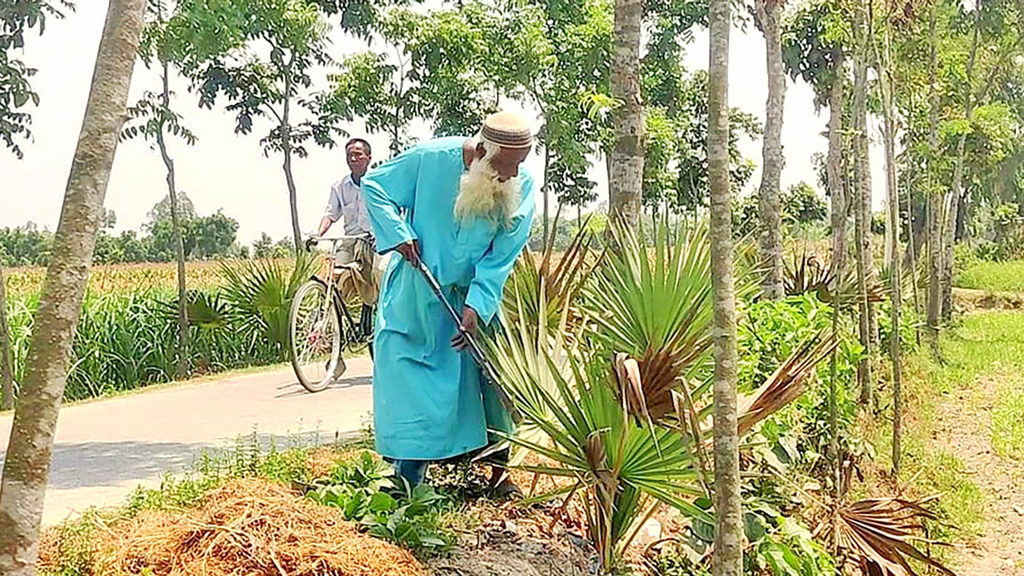 তালে লাখ ছুঁতে চান খোরশেদ