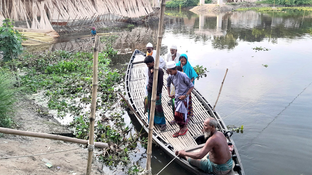 ৩ বছরেও সেতু হয়নি