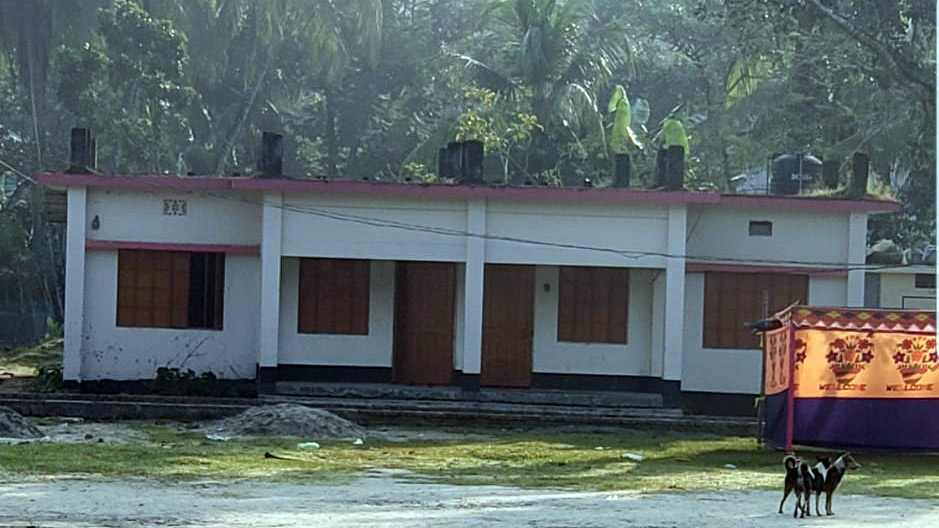 শ্রেণিকক্ষ দখল করে প্রধান শিক্ষকের বাসা