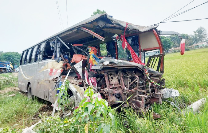 পটিয়ায় দুটি যাত্রীবাহী বাসের মুখোমুখি সংঘর্ষে নিহত ২  