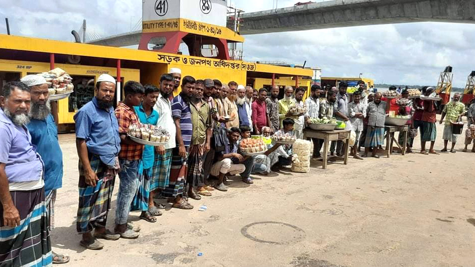 ক্ষুদ্র ব্যবসায়ীদের মাথায় হাত