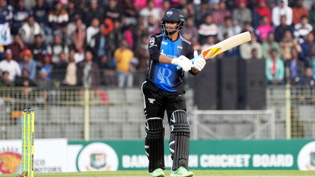 ব্যাটিংয়ে ফিরতেই প্রথম বলে আউট সাকিব
