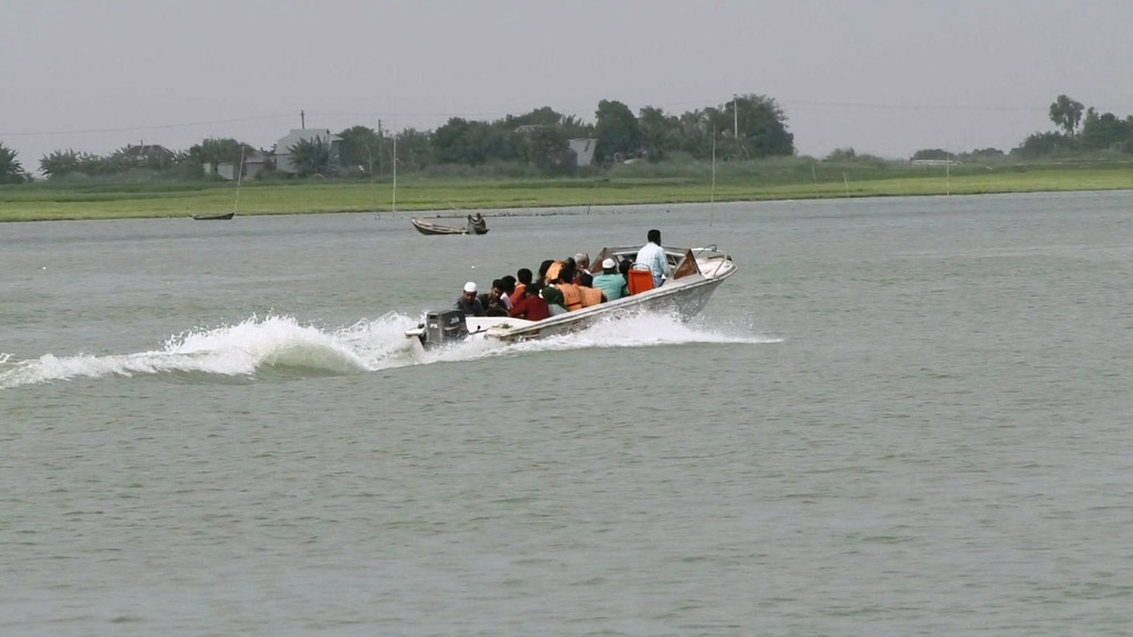 সব অনিয়মই যেন স্পিডবোটে