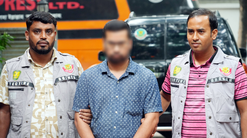 প্রতারণা ও অর্থ আত্মসাতের অভিযোগে সাবেক ভূমিমন্ত্রীর ফেসবুক পেজের অ্যাডমিন গ্রেপ্তার