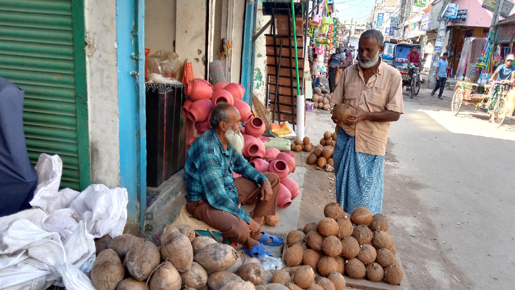 বেড়েছে নারকেলের কদর