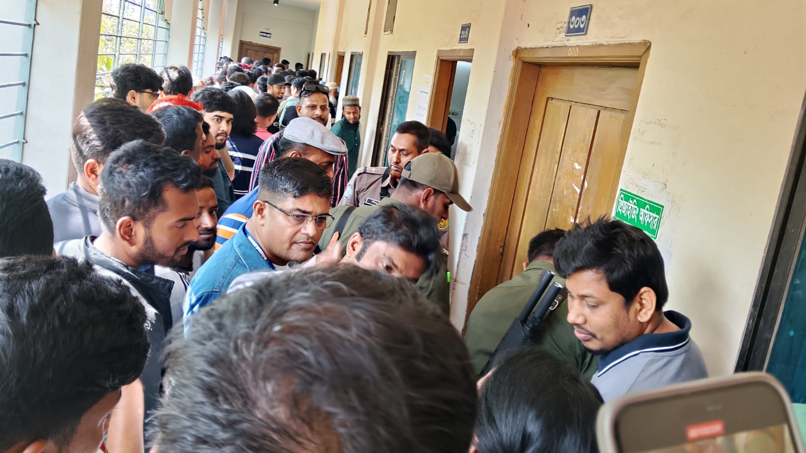 ঢাকা–১৪ ও ১৫ আসন: ভোট দিতে না পারার অভিযোগ কয়েকজন ভোটারের