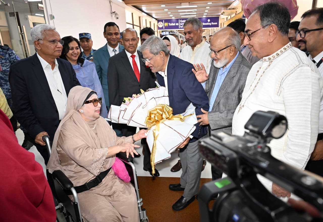 ফিরোজায় খালেদা জিয়া, নেতাকর্মীদের উচ্ছ্বসিত অভ্যর্থনায় বরণ