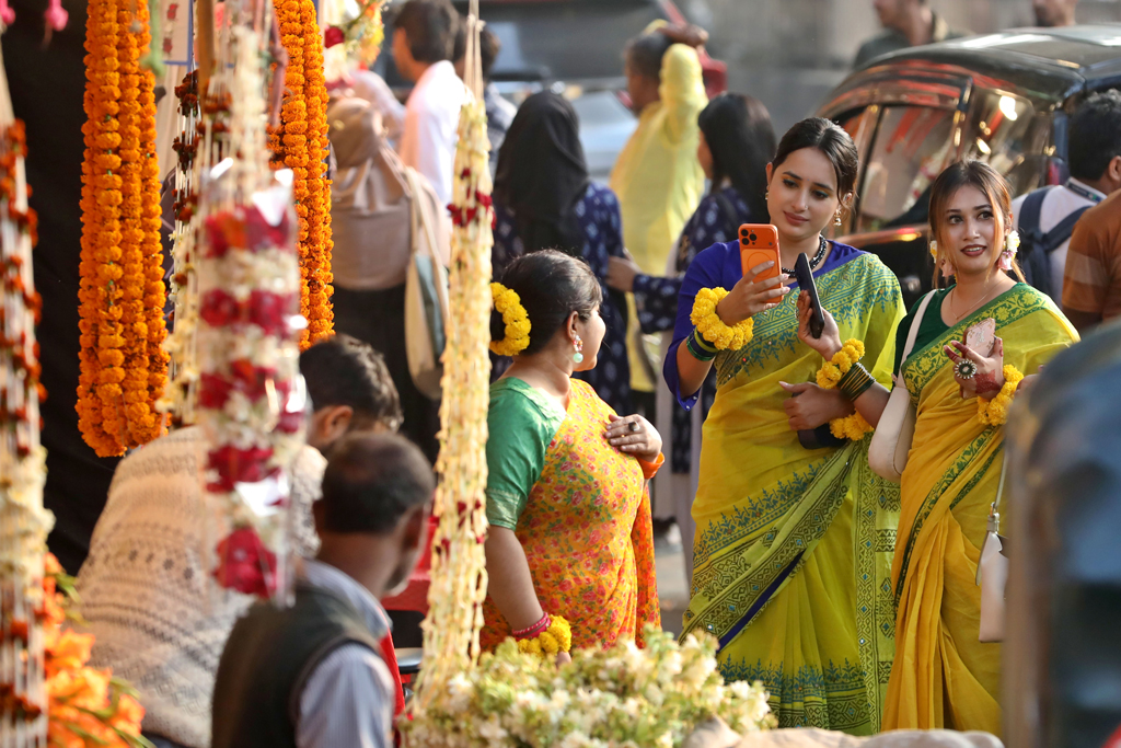 কাল পয়লা ফাল্গুন, স্বাগত জানাতে নানা আয়োজন