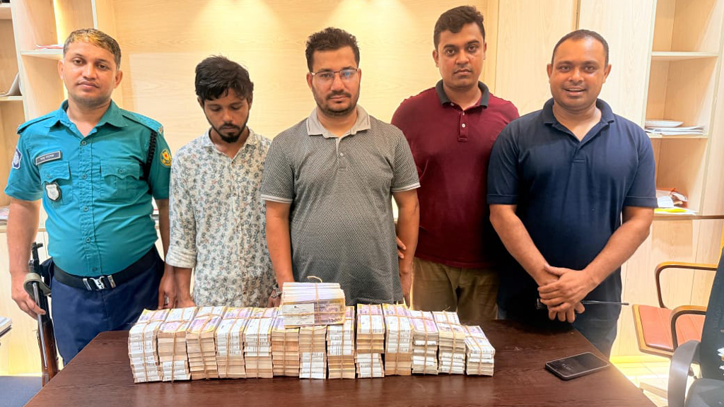 ডলার কেনার নামে প্রতারণা, কোটি টাকার জাল নোটসহ গ্রেপ্তার ২