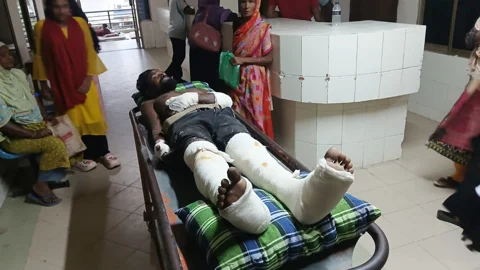 আদালত চত্বর থেকে যুবককে তুলে নিয়ে হাত-পায়ের রগ কেটে দেওয়ার অভিযোগ